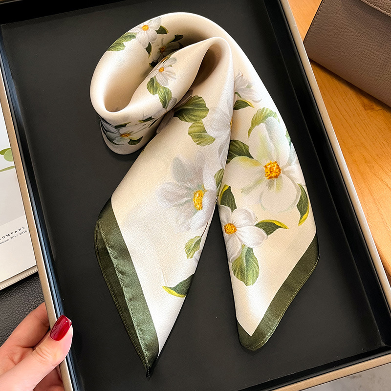 Luxury 100% Silk Square Scarf  - Ascot Neck Scarf 评论和价格