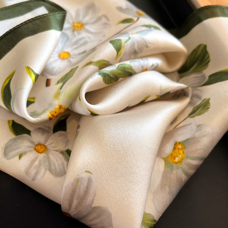 Luxury 100% Silk Square Scarf  - Ascot Neck Scarf 评论和价格