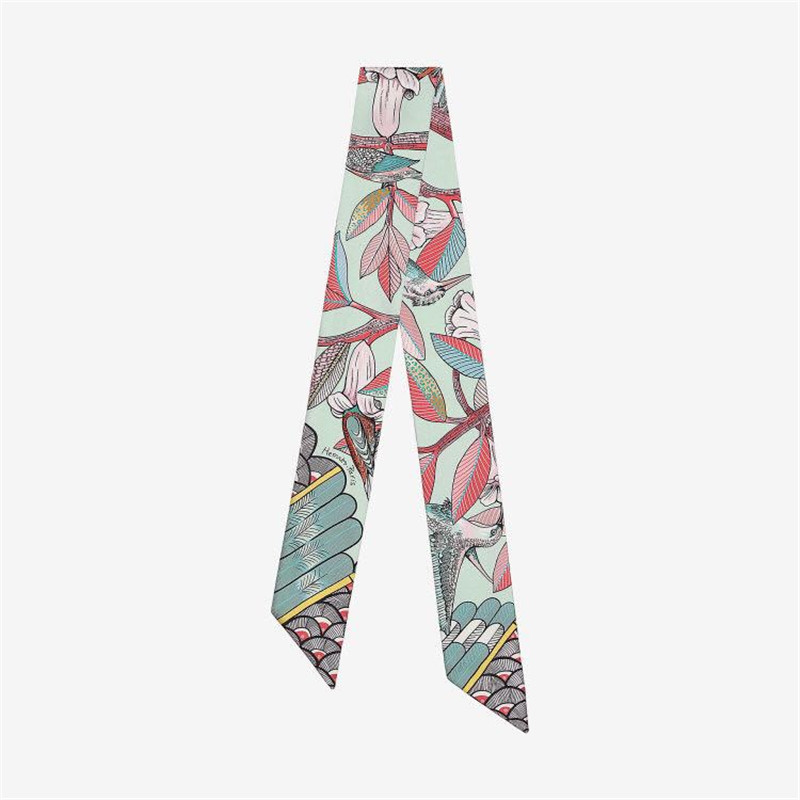 Luxury Brand Hummingbird Print - Silk Neck Scarf 评论和价格